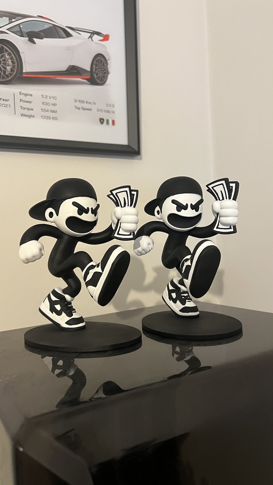 Figures de resina pintades a mà